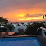 3 Bedroom With Pool&jacuzzi Playa Blanca (Lanzarote)