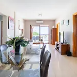 Semesterbostad 3 Bedroom With Pool And Jacuzzi *