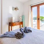 Semesterbostad 3 Bedroom With Pool And Jacuzzi *