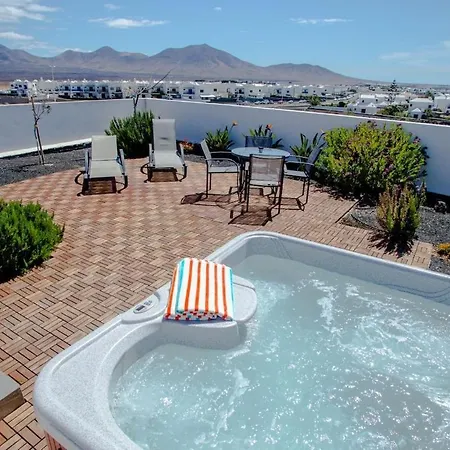 Vakantiehuis 3 Bedroom With Pool&jacuzzi