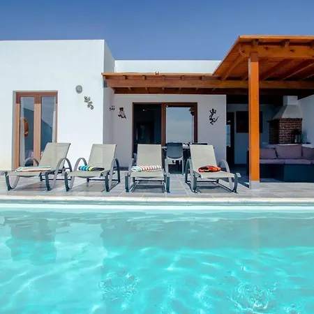 3 Bedroom With Pool&jacuzzi Vakantiehuis