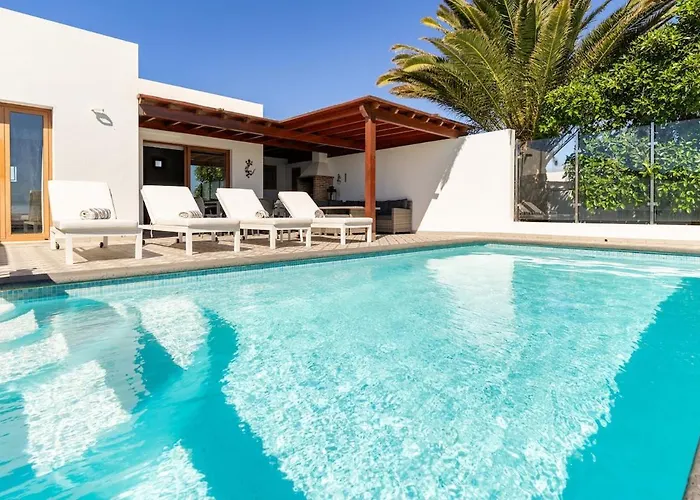 Vakantiehuis 3 Bedroom With Pool&jacuzzi *