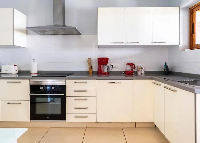 3 Bedroom With Pool&jacuzzi Vakantiehuis