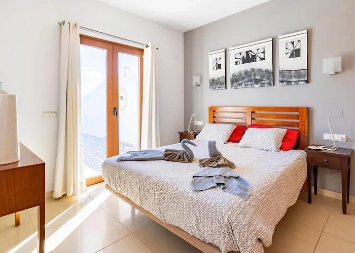 3 Bedroom With Pool&jacuzzi Vakantiehuis *