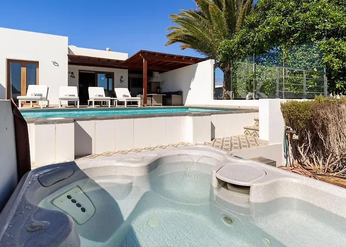 3 Bedroom With Pool&jacuzzi * Playa Blanca (Lanzarote)