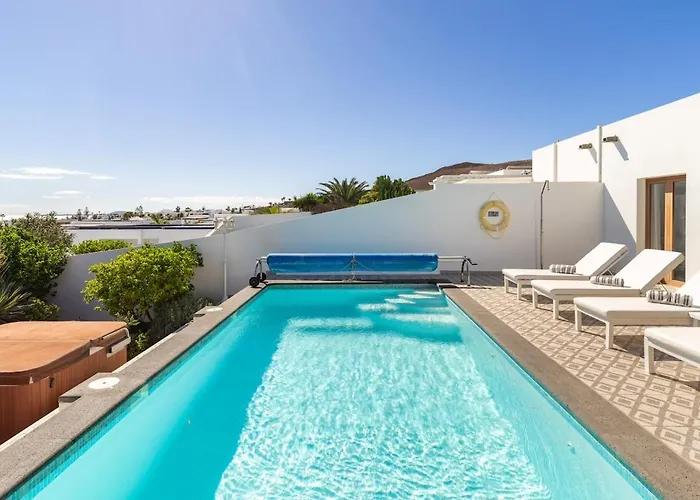 Vakantiehuis 3 Bedroom With Pool&jacuzzi *