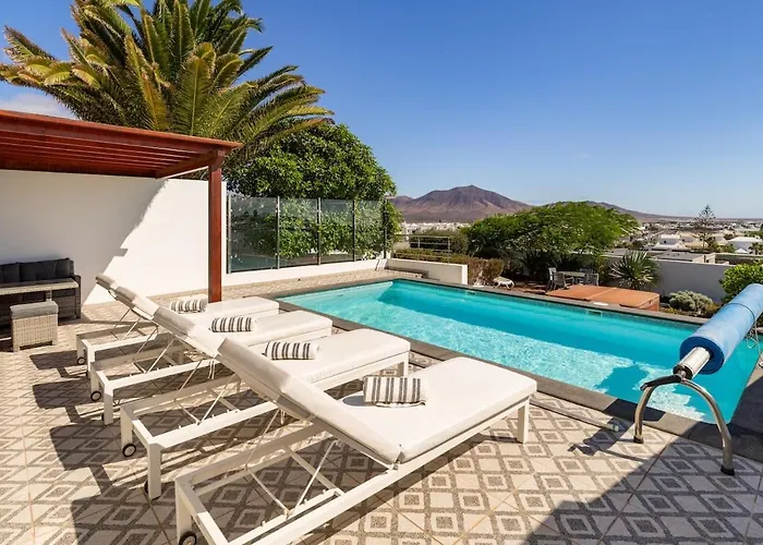 3 Bedroom With Pool&jacuzzi Vakantiehuis