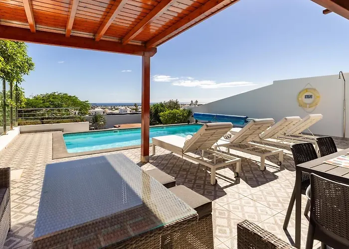 3 Bedroom With Pool&jacuzzi Vakantiehuis