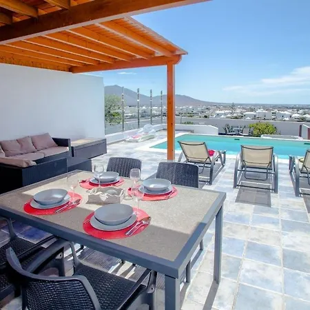 3 Bedroom With Pool And Jacuzzi *